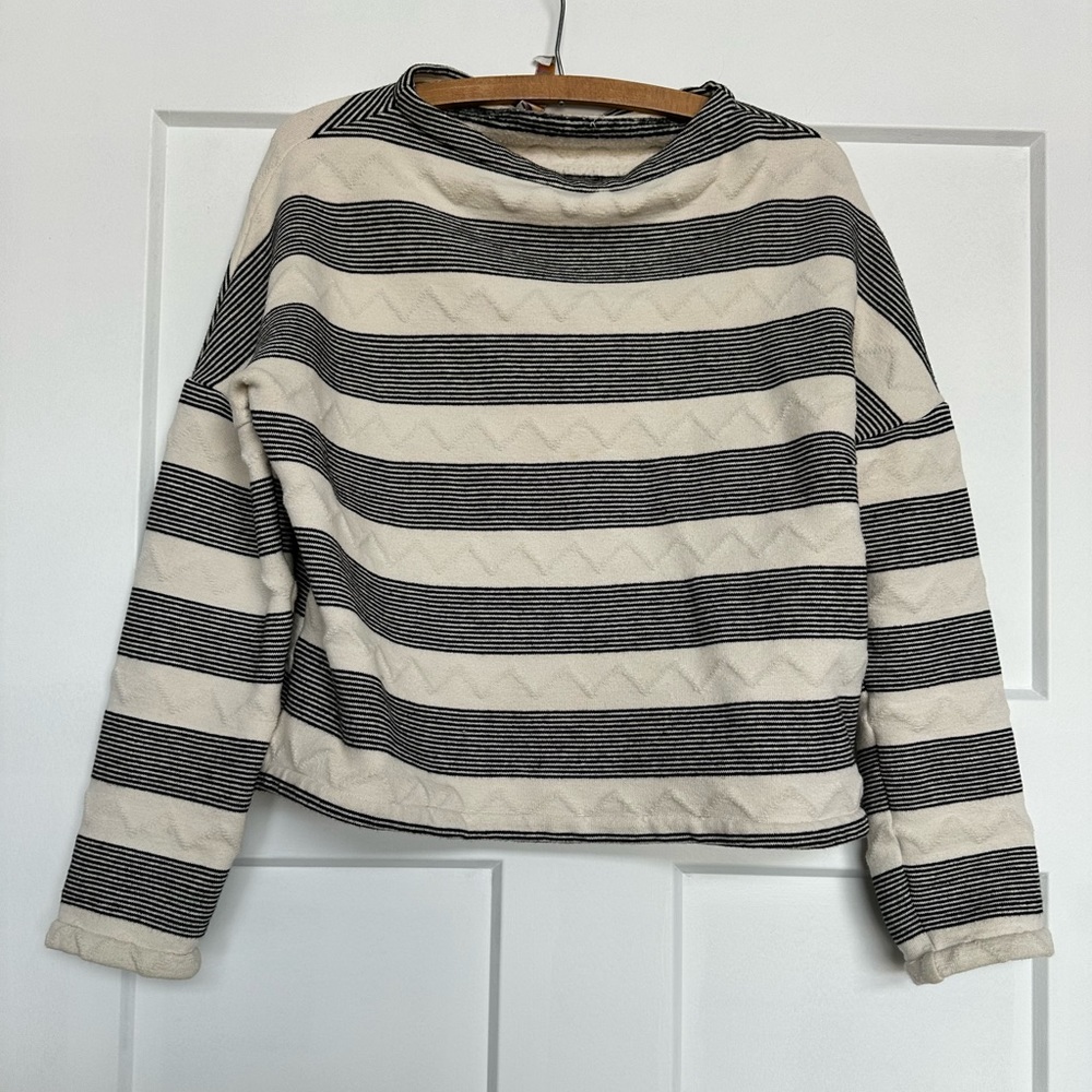 Cute and cropped trendy sweater, size XS